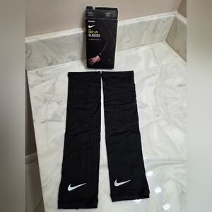 Nike Pro Adult Dri-FIT Arm Sleeves NWT Size S/M Black Unisex